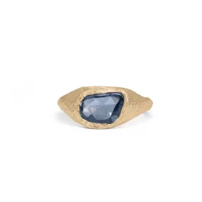 18K Signet Ring in Blue Sapphire