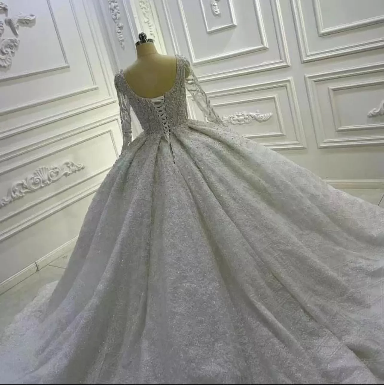 AM1226 Square Neckline Long Sleeve Luxury Ball gown Wedding Dress