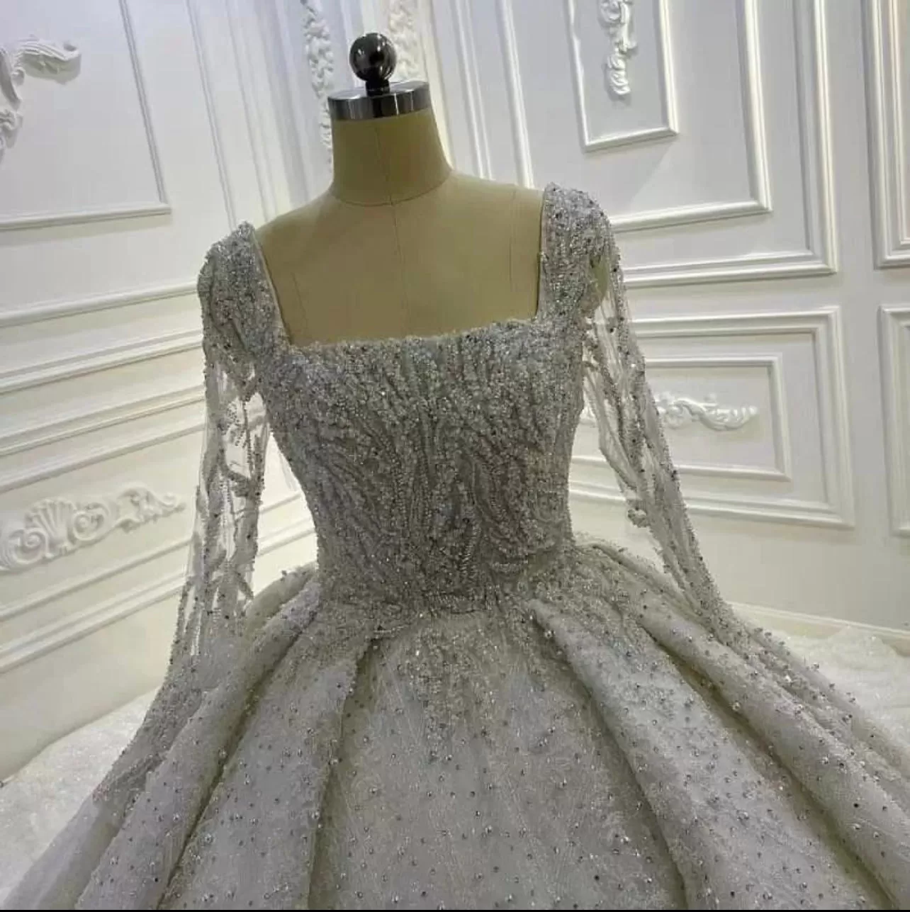 AM1226 Square Neckline Long Sleeve Luxury Ball gown Wedding Dress