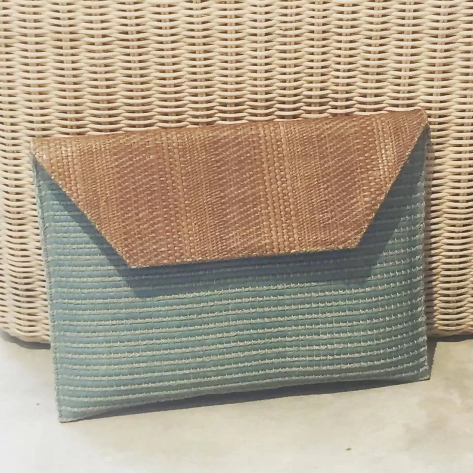 Clutch - Blue straw textile