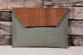 Clutch - Blue straw textile