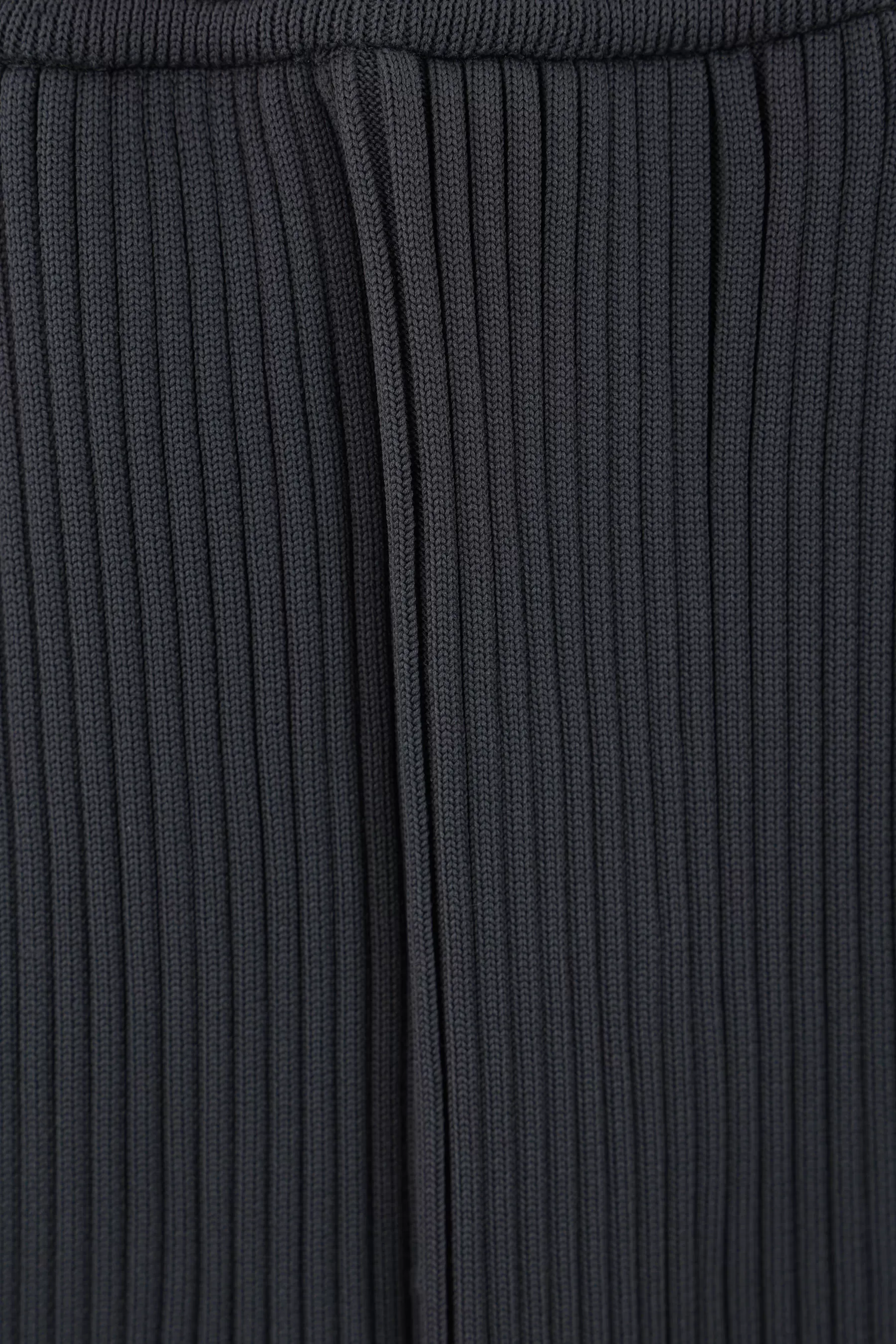 Fluted Tapered pants in ribbed recycled tecnical knit