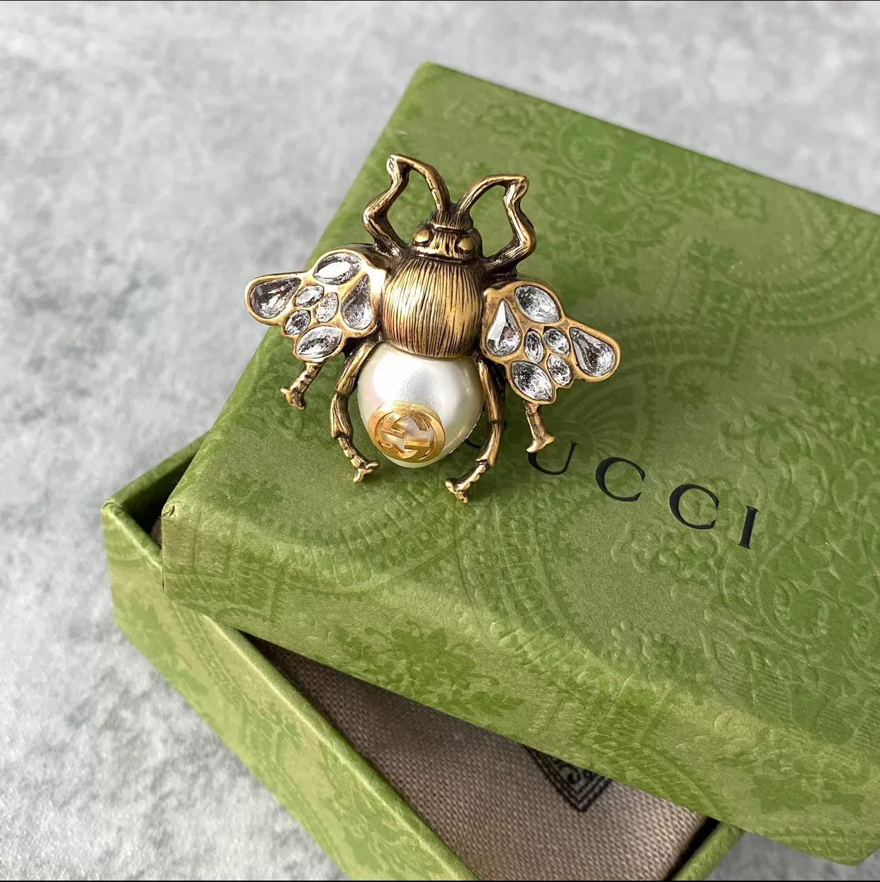 Gucci Brass Crystal Pearl GG Statement Bee Ring - USA 7