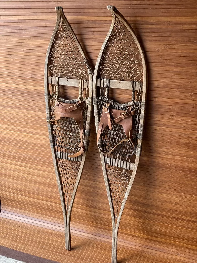 Ojibwa Pointed Tip Wood Snowshoes