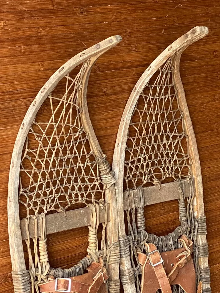 Ojibwa Pointed Tip Wood Snowshoes