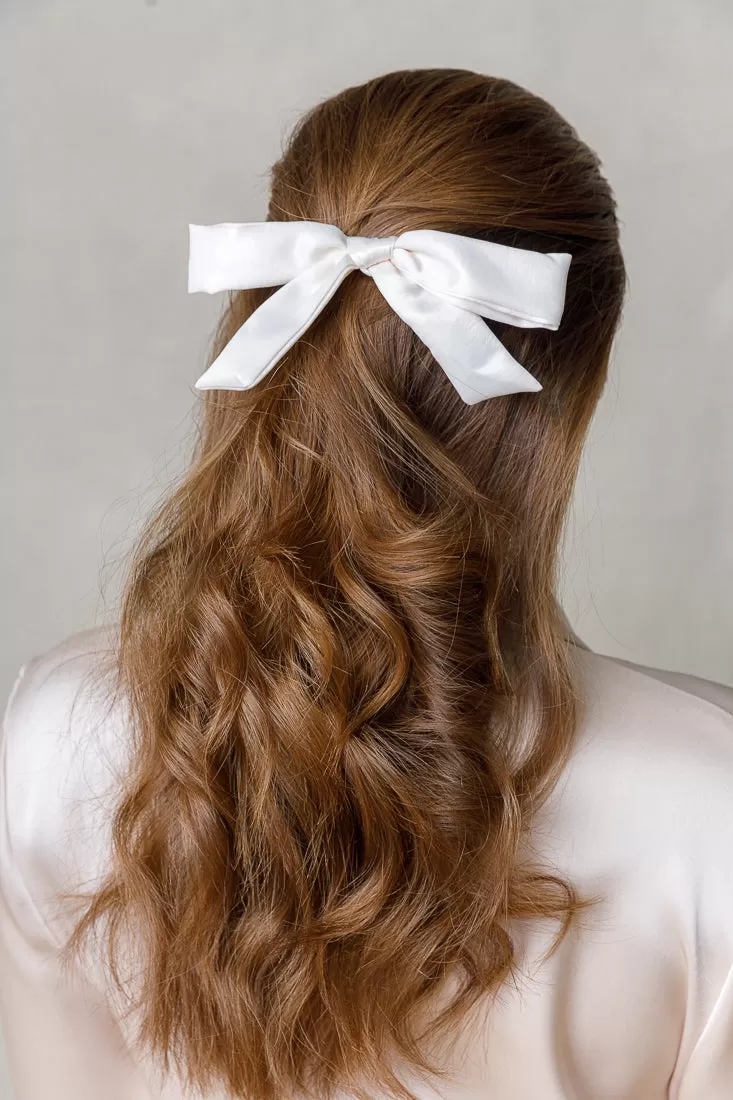 SHORT SATIN BOW