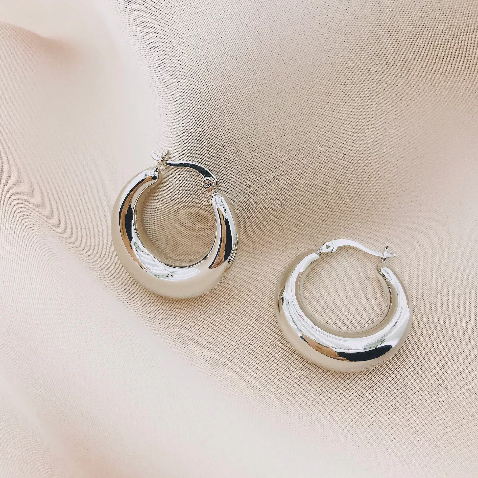 Women's Fashion Hollow Hoop Earring